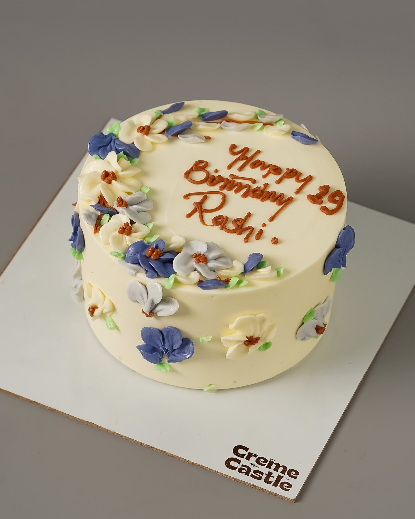 Elegant Floral Cream Cake