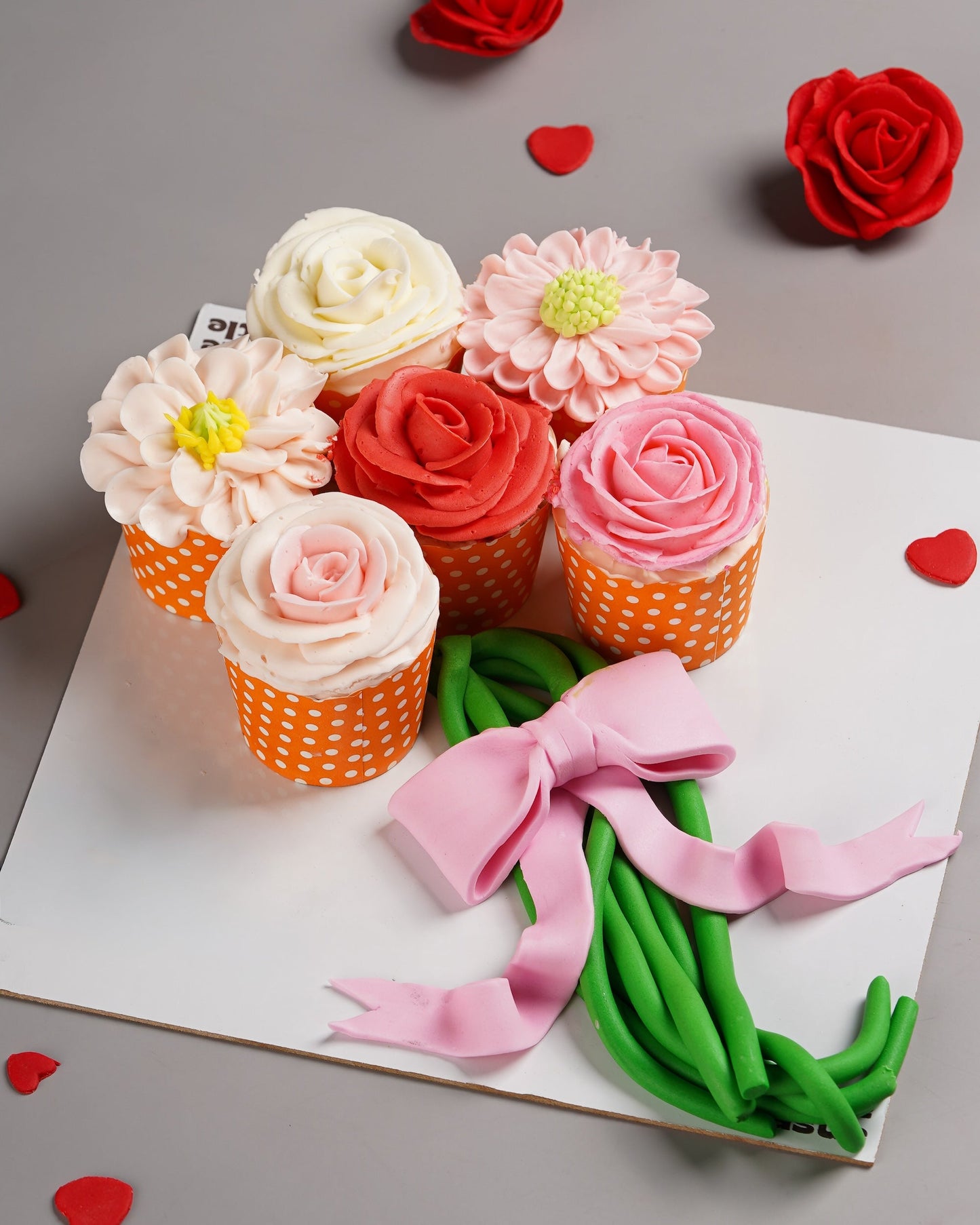 Cupcake Bouquet Bloom Board - Six buttercream flower cupcakes arranged as a bouquet