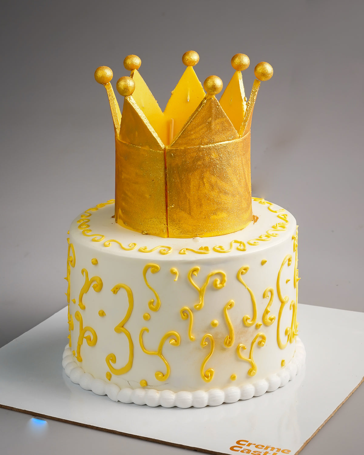 Crown Design Cake - Creme Castle