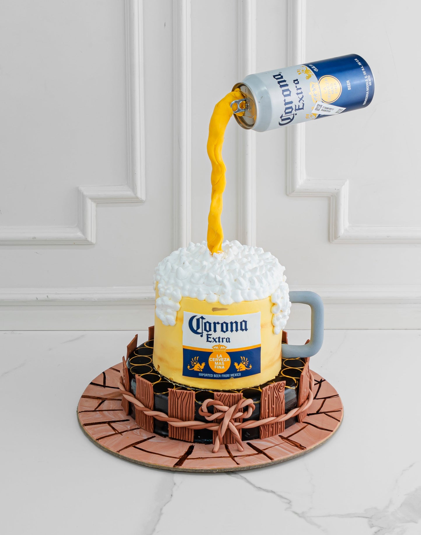 Pouring beer - Creme Castle