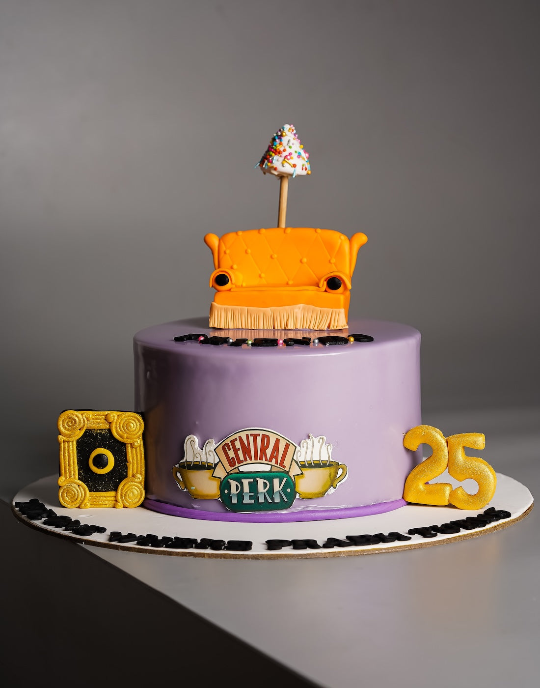 Friends Couch Cake - Creme Castle