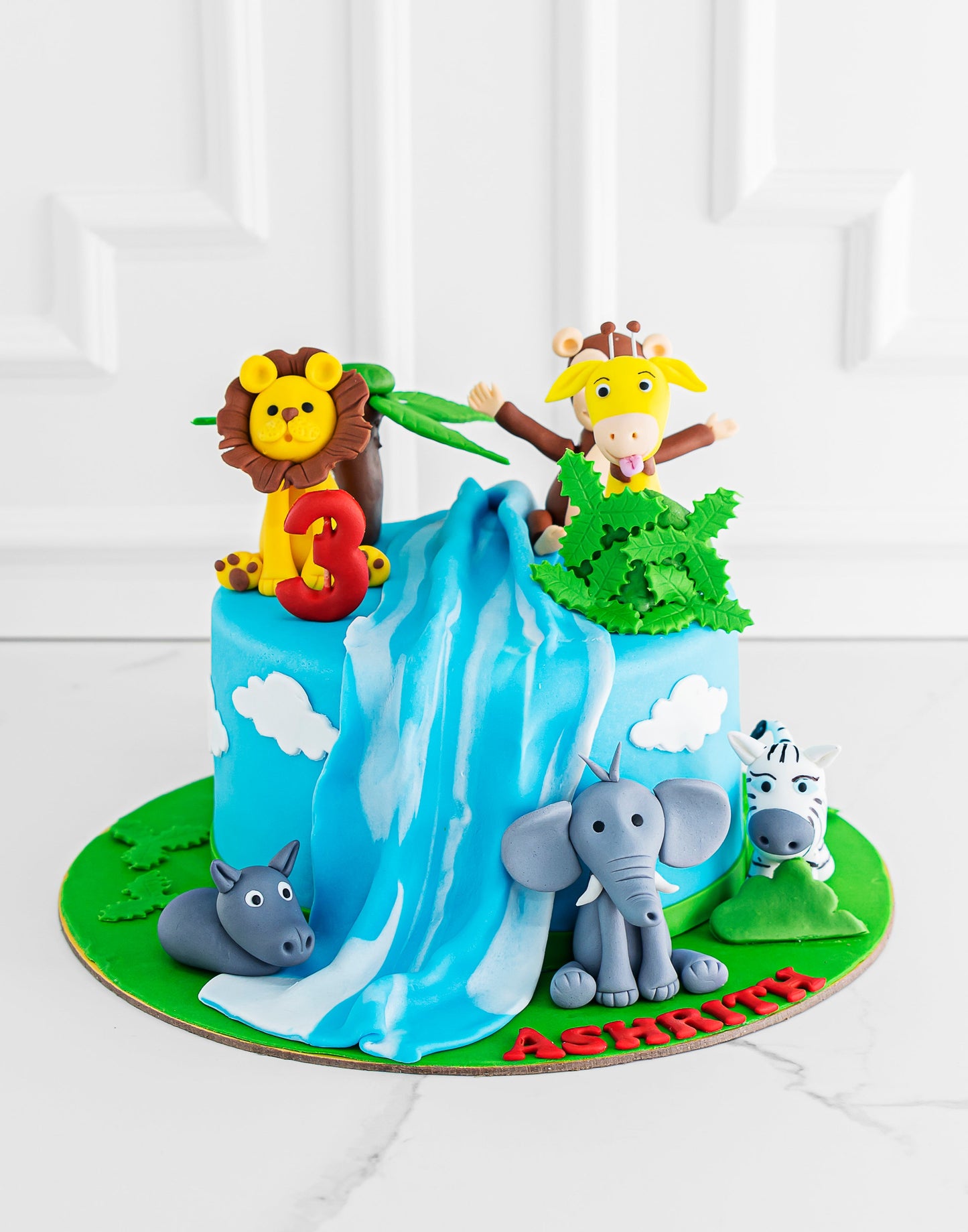 Jungle waterfall Design Cake - Creme Castle