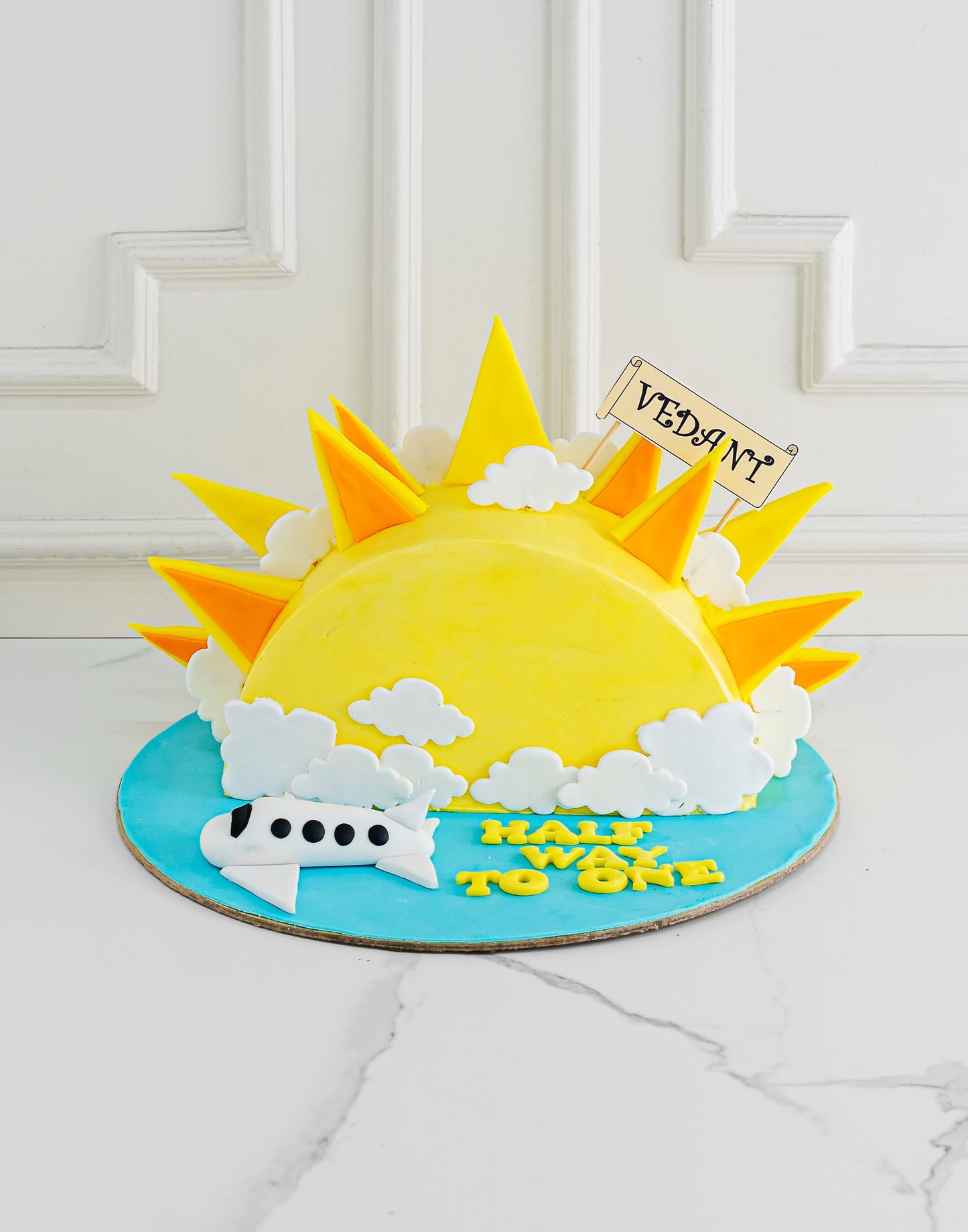 Upright Sun Cake Creme Castle