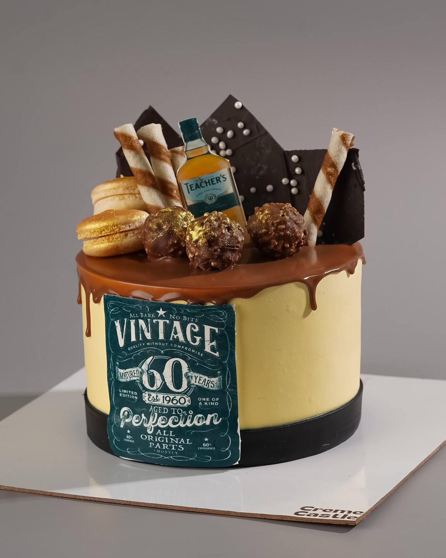 Whiskey Drip Design Cake - Creme Castle