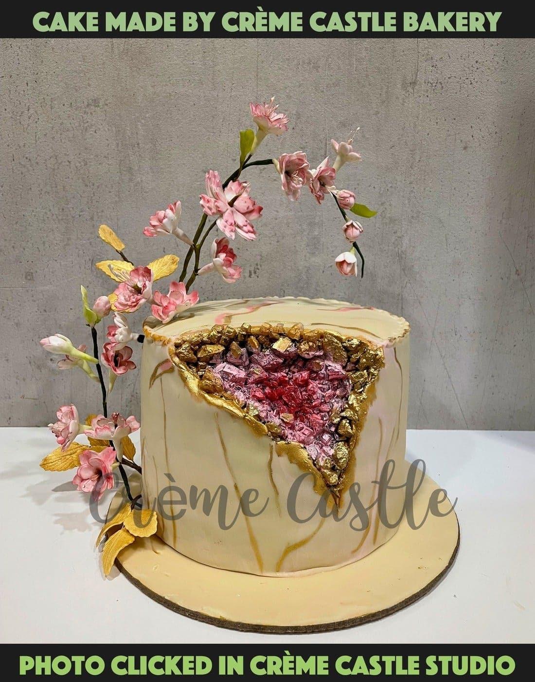 Geode Beige Design Cake - Creme Castle