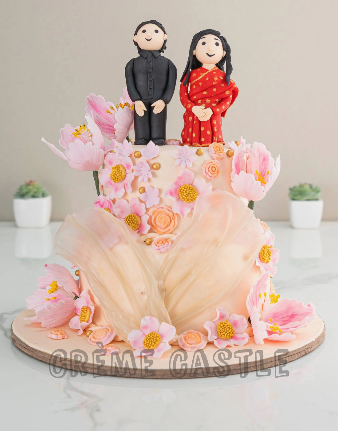 Wedding cake with Couple Miniature by Creme Castle