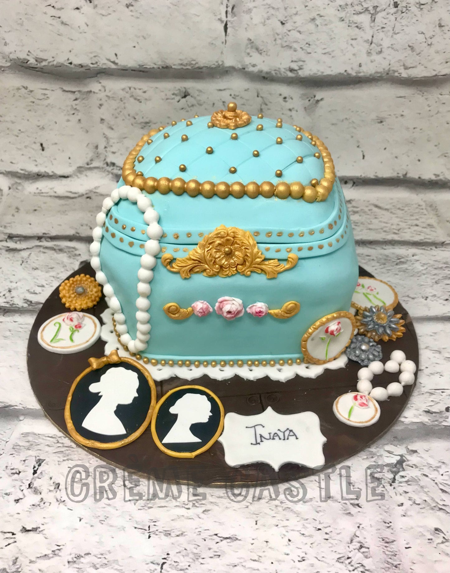 Jewel Box Cake Creme Castle