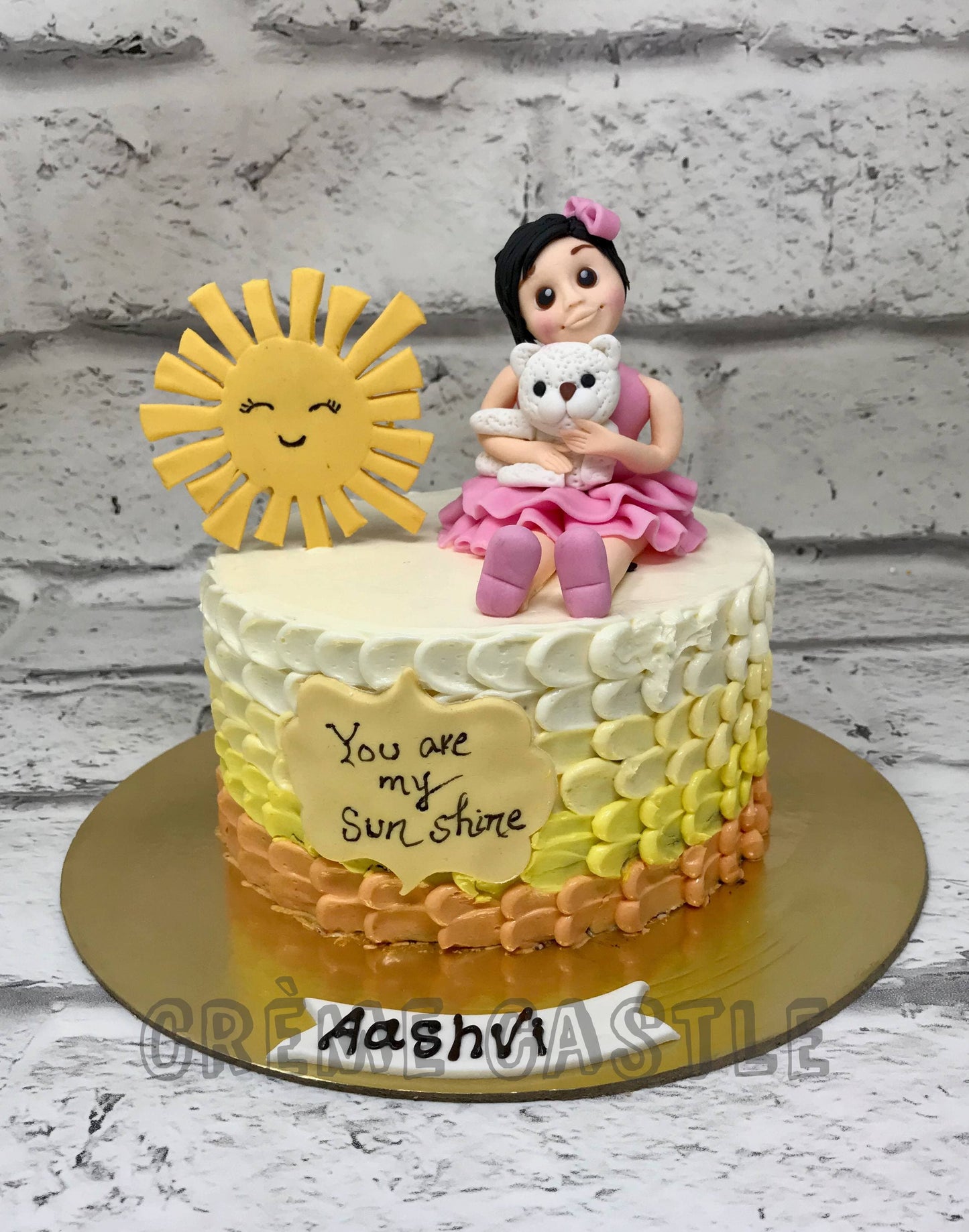 Girl Love Teddy Cake Creme Castle