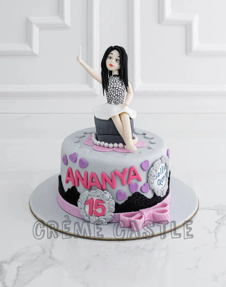 Pretty Selfie Cake