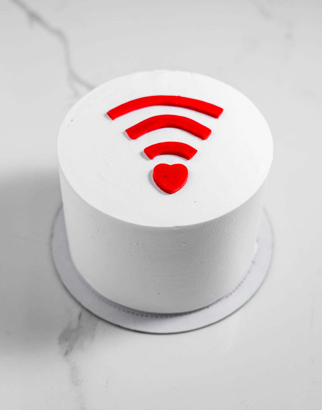 Love Network Cake - Creme Castle
