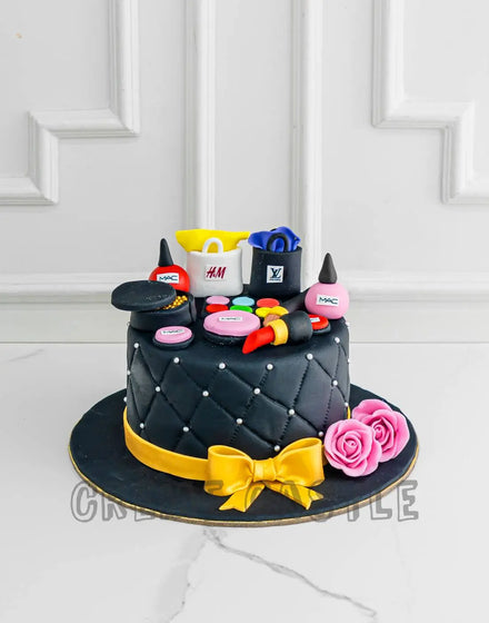 Fashionista in black theme Creme Castle