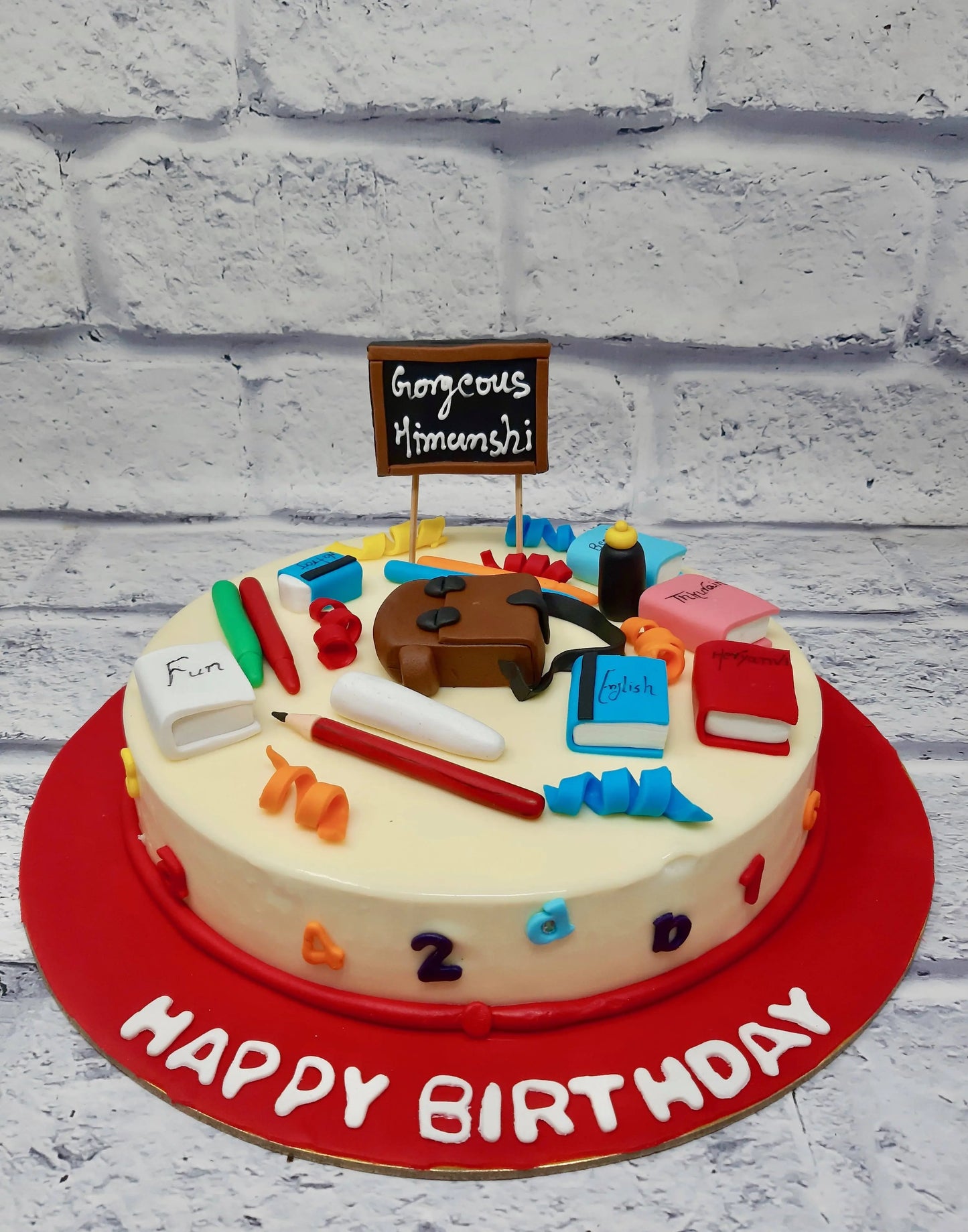 School theme cake by Creme Castle