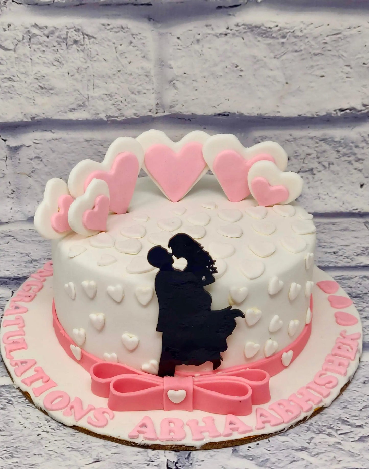 White Heart and Couple Cake - Creme Castle