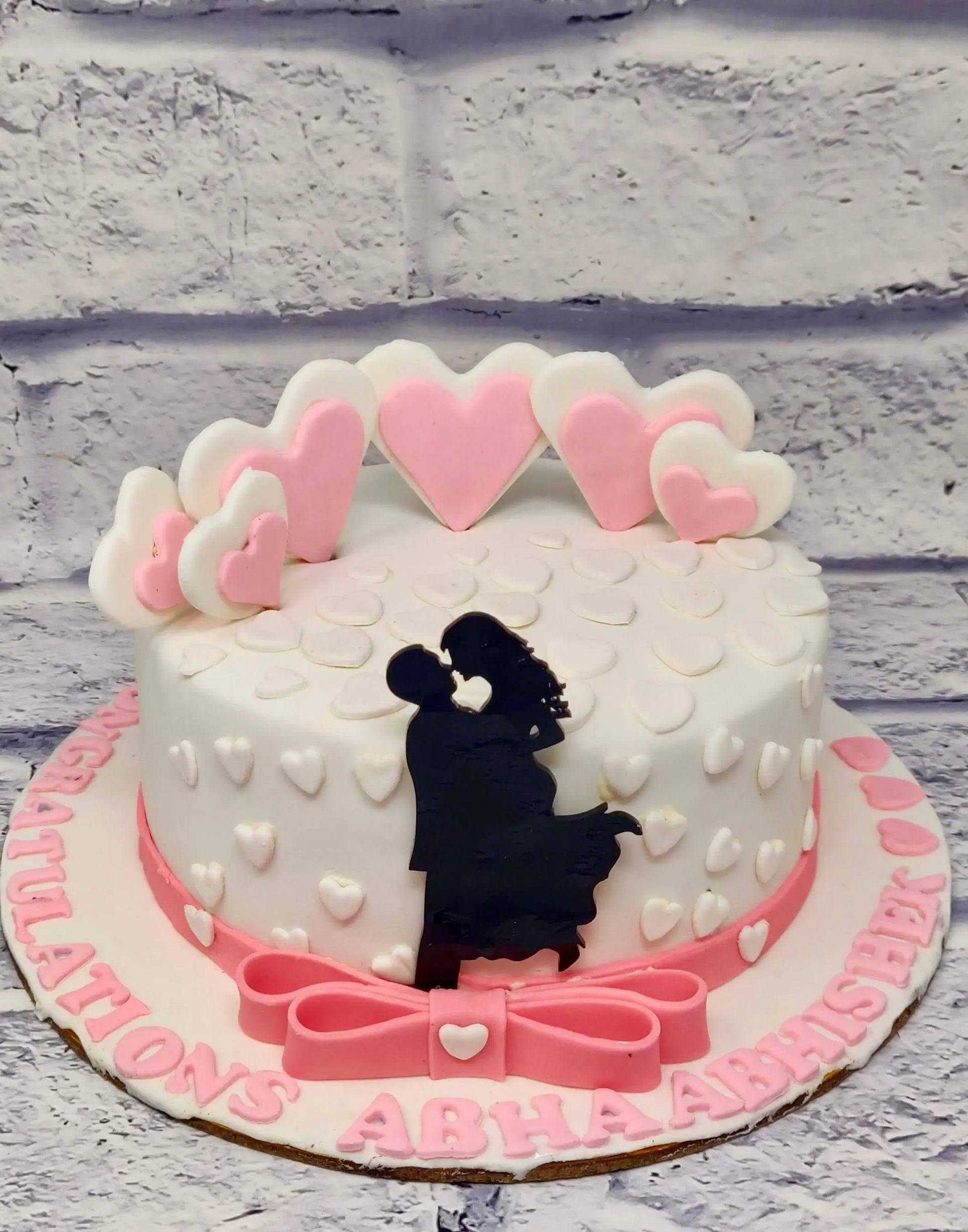 White Heart and Couple Cake - Creme Castle