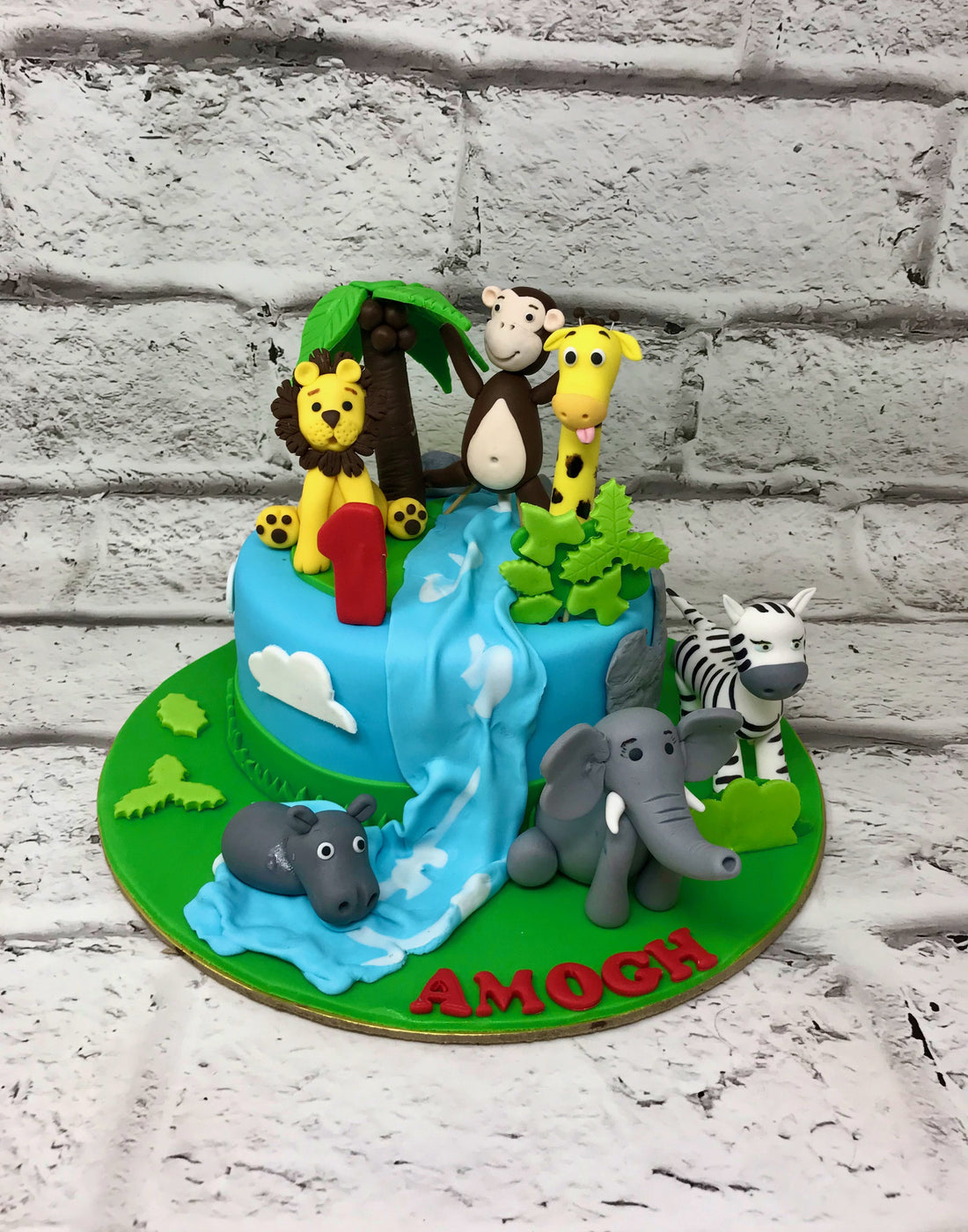 Jungle waterfall Design Cake - Creme Castle