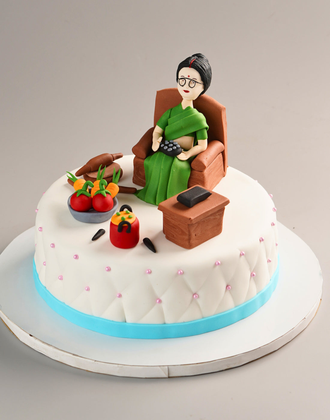 Mother and TV Design Cake