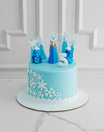 Frozen Cake with Ice Structure by Creme Castle