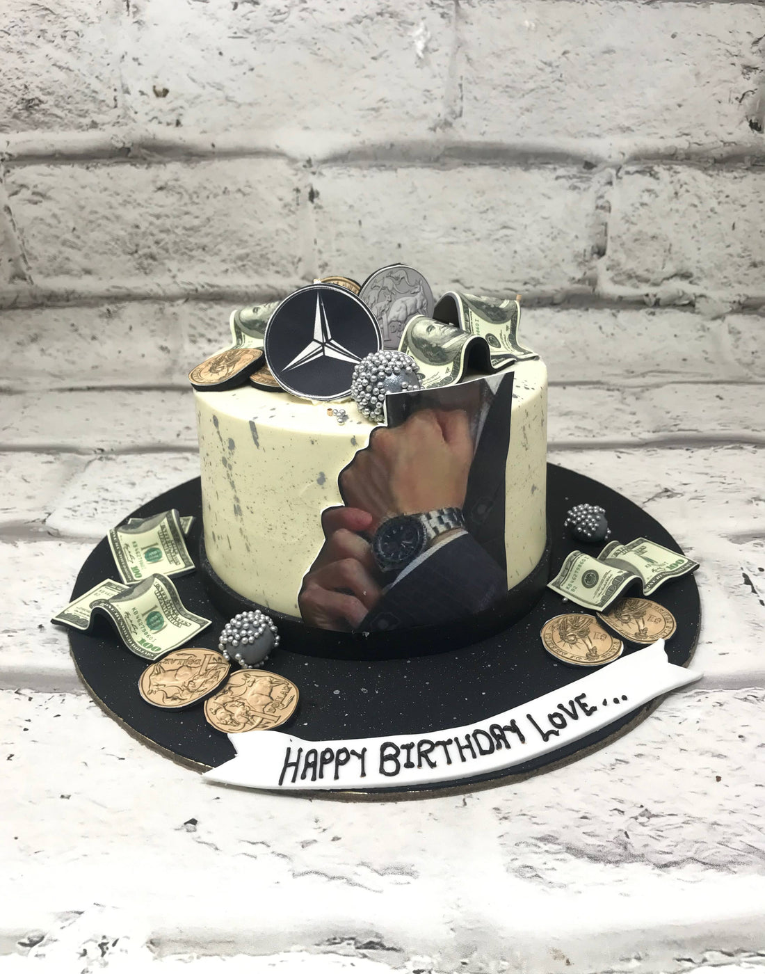 Boss Theme Cake in Money Style by Creme Castle