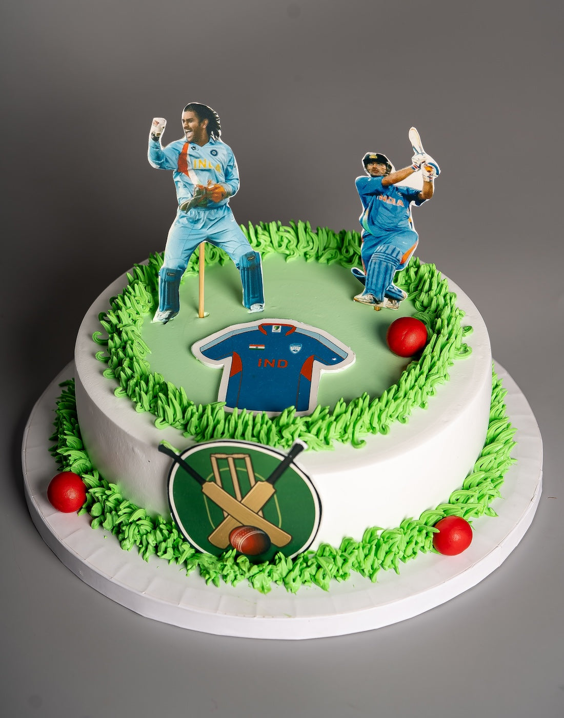 Cricket theme cake