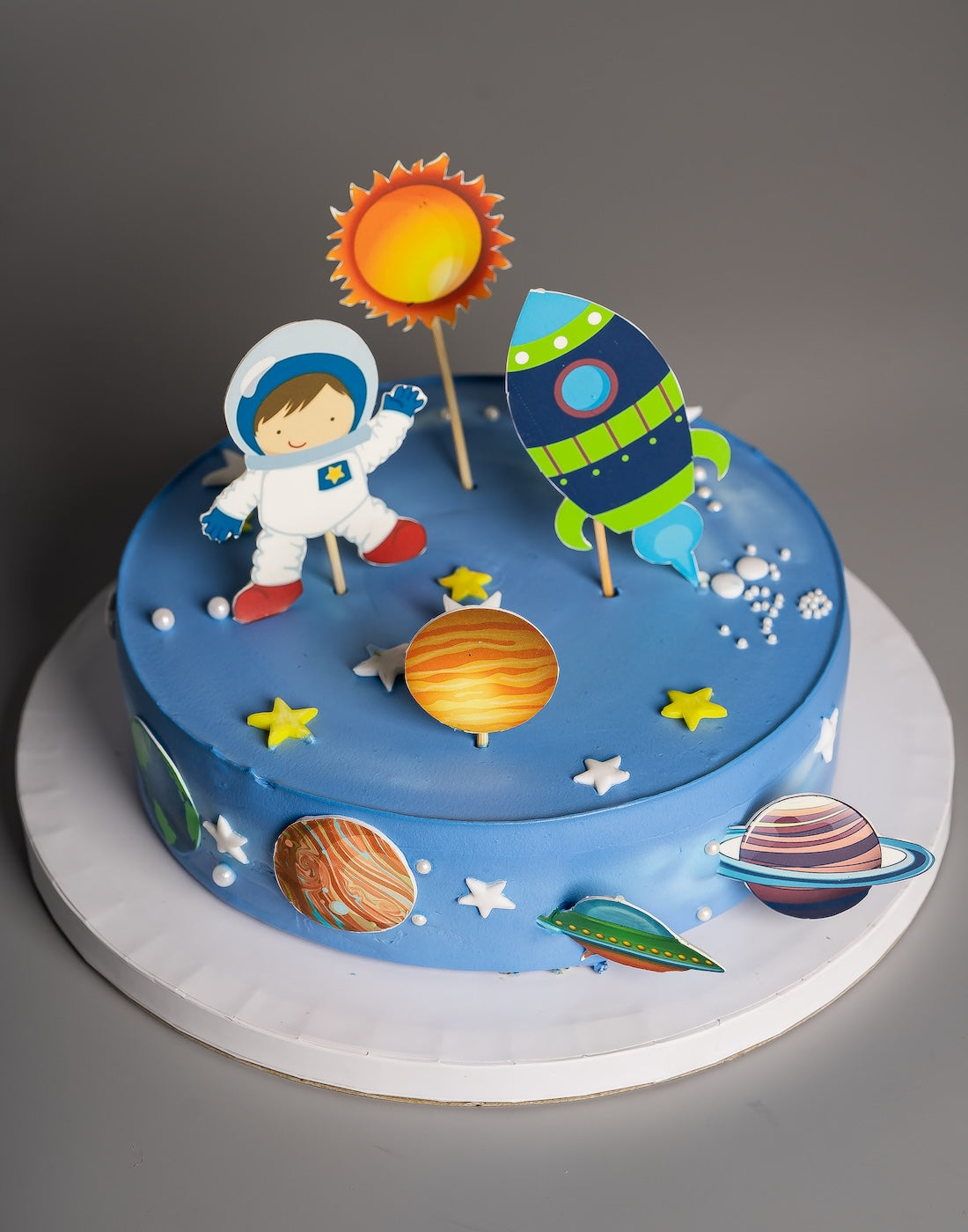 Solar system theme cake