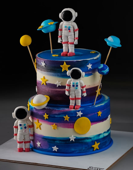 Galaxy Explorer Cream Cake