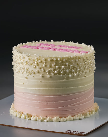 White Ombr≈Ω Pearl Cake