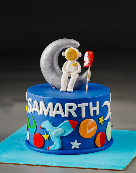 Astronaut Space Cake for Kids - Creme Castle