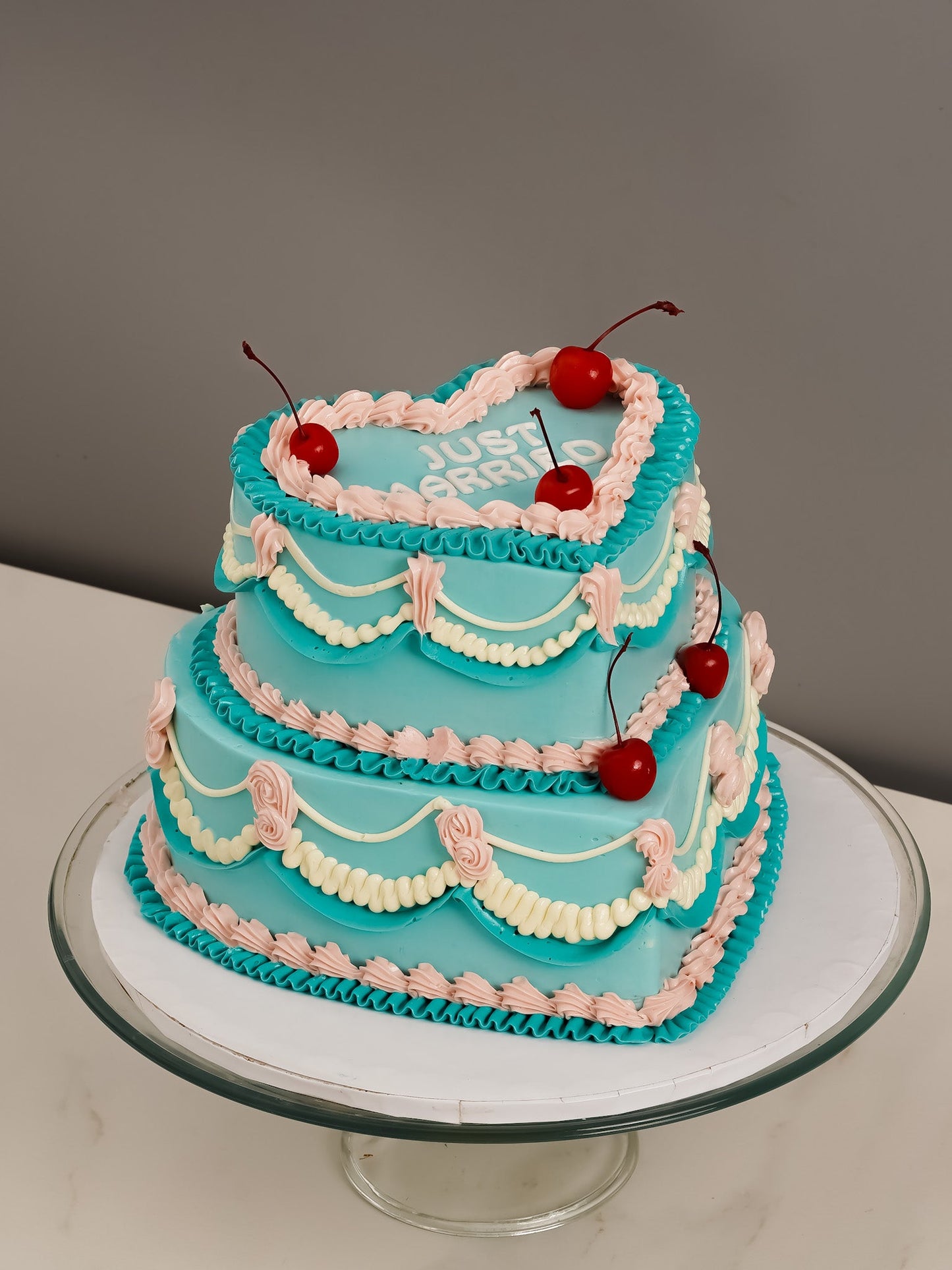 Vintage Vibes Wedding Cake