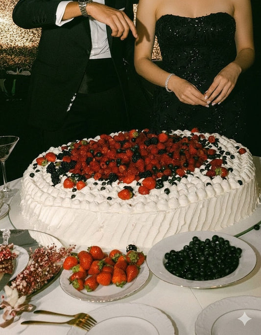 Live Wedding Cake Ñ Berry Bliss