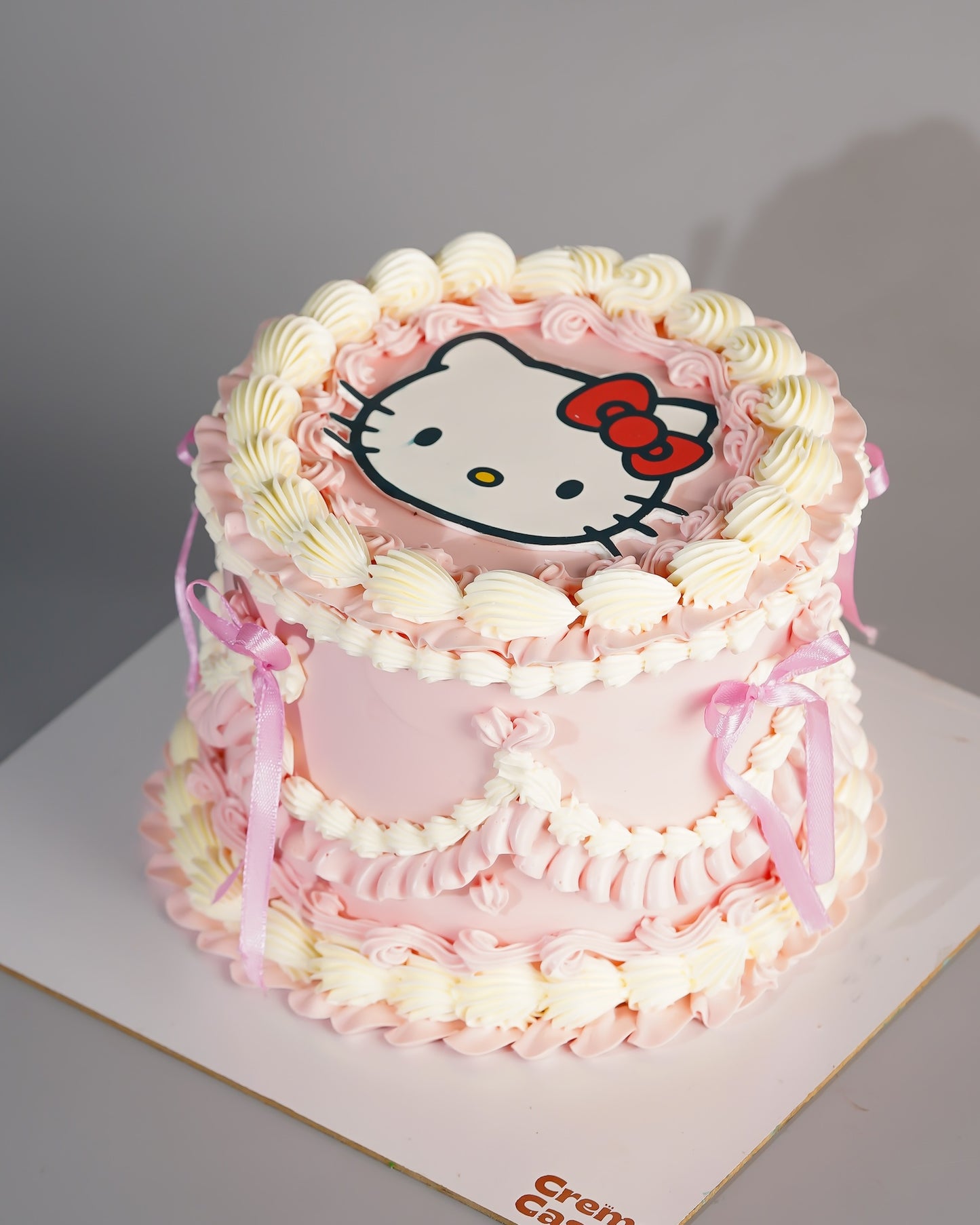 Hello Kitty Vintage Ribbon Cake