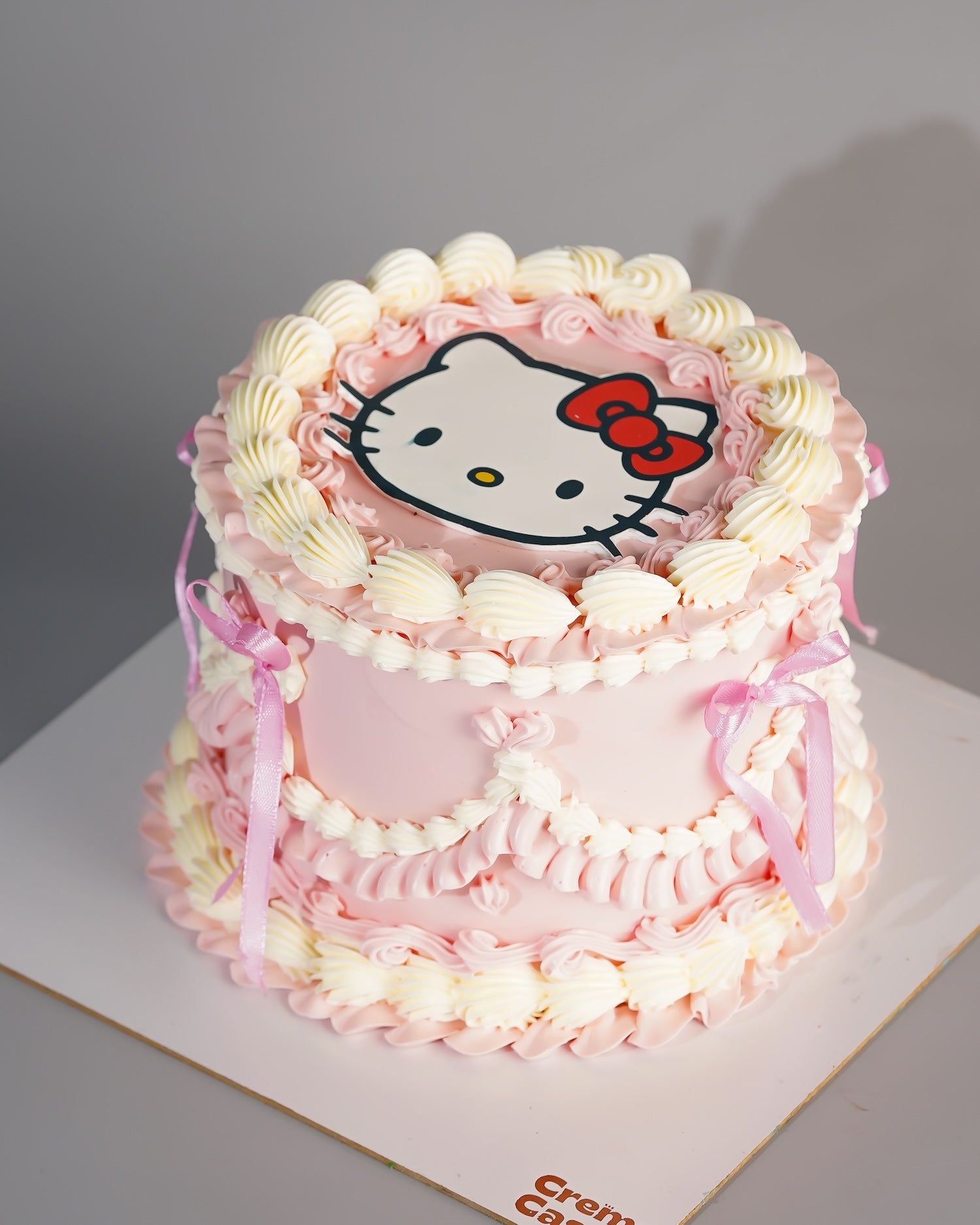 Hello Kitty Vintage Ribbon Cake