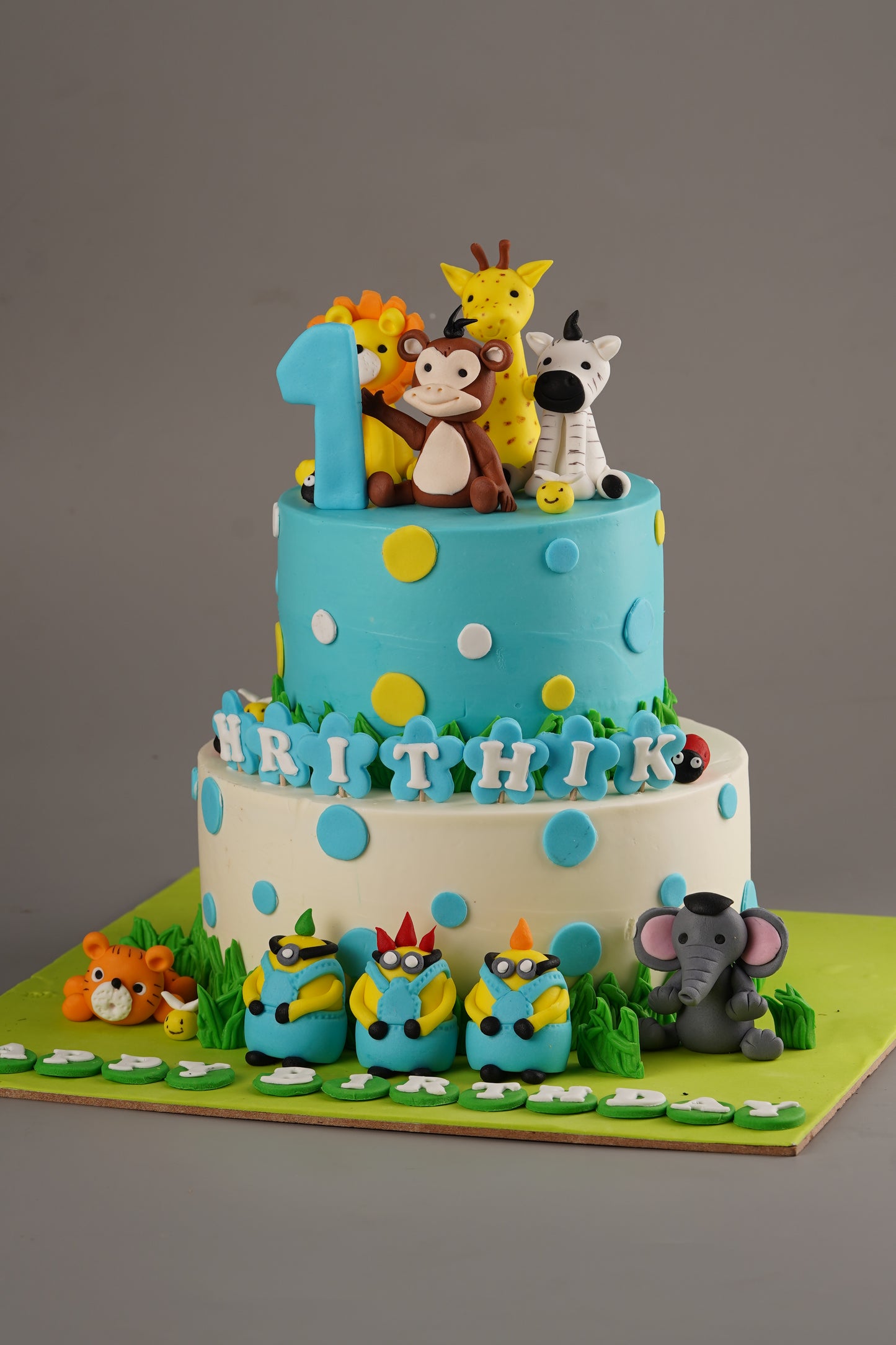 Jungle and Minion Tier Cake - Creme Castle