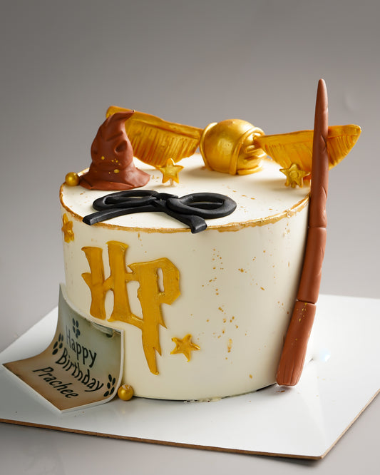 Harry Potter Cake in Gold by Creme Castle