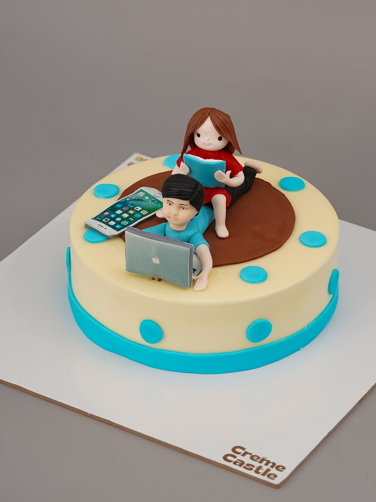 Baby and Working mother theme cake - Customized Cakes Ideas in Noida