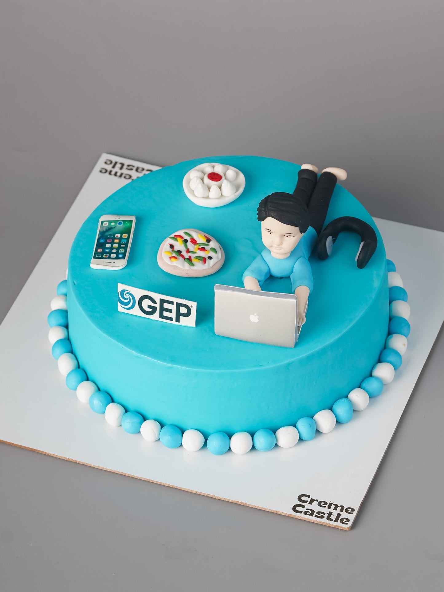 Techie-Foodie Cake - Creme Castle