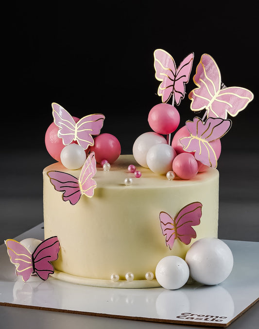Classic Gold and hearts Cake - Creme Castle