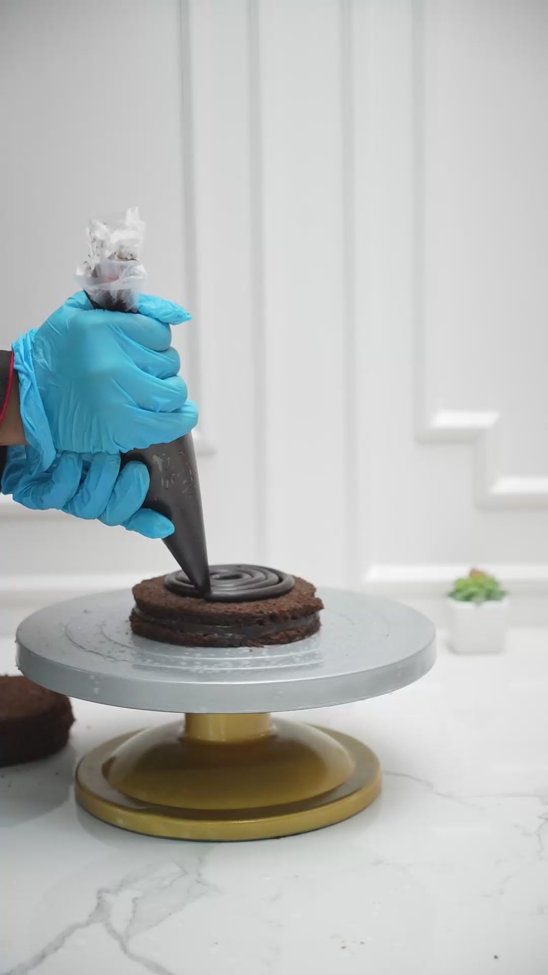 Chocolate Drip Pull Cake. Pull Up Cake. Noida & Gurgaon Creme Castle