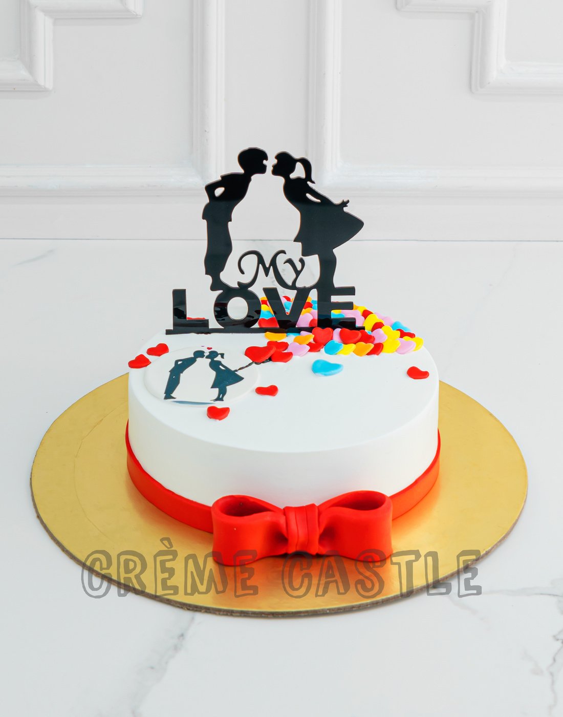 Couple kiss cake - Creme Castle