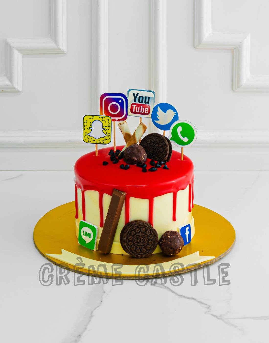Social media theme cake | Birthday cakes for teens, 14th birthday cakes,  Sweet 16 birthday cake
