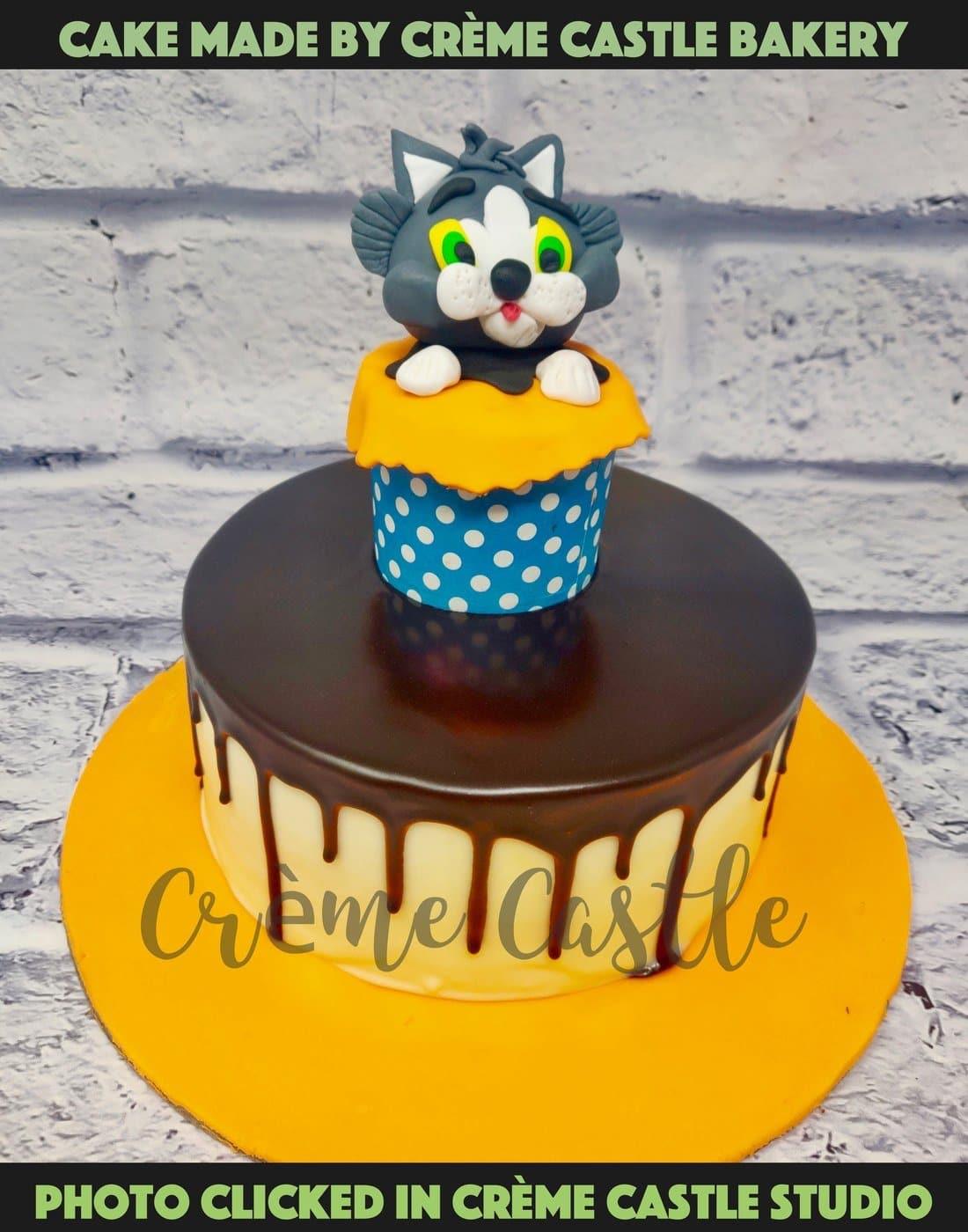 Mouse on a cupcake - Creme Castle