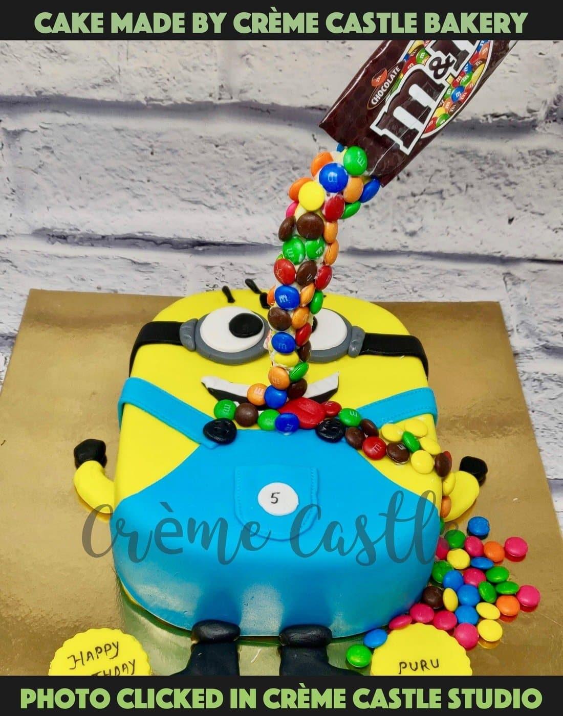 Minion gravity cake - Creme Castle