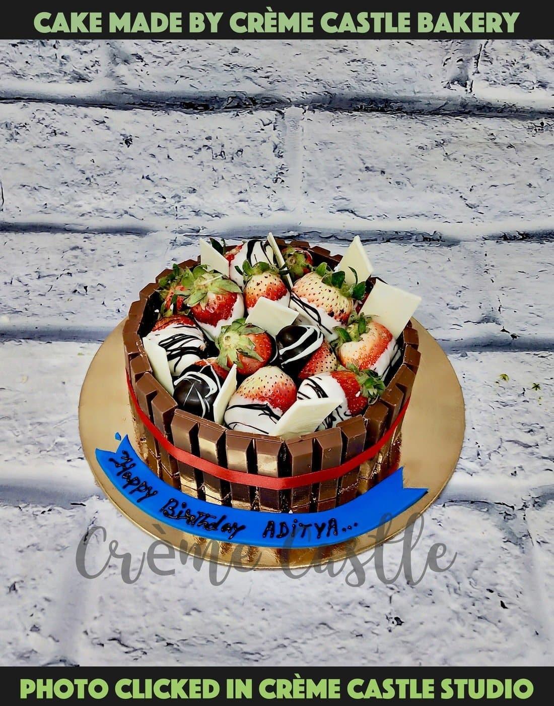 KitKat Strawberry Cake - Creme Castle