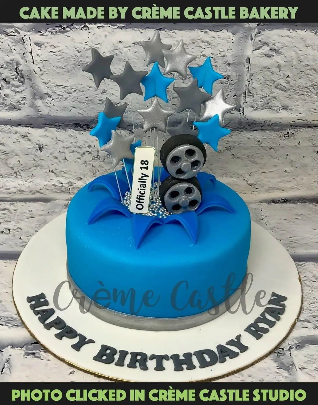 Tiers Stars Cake - Creme Castle