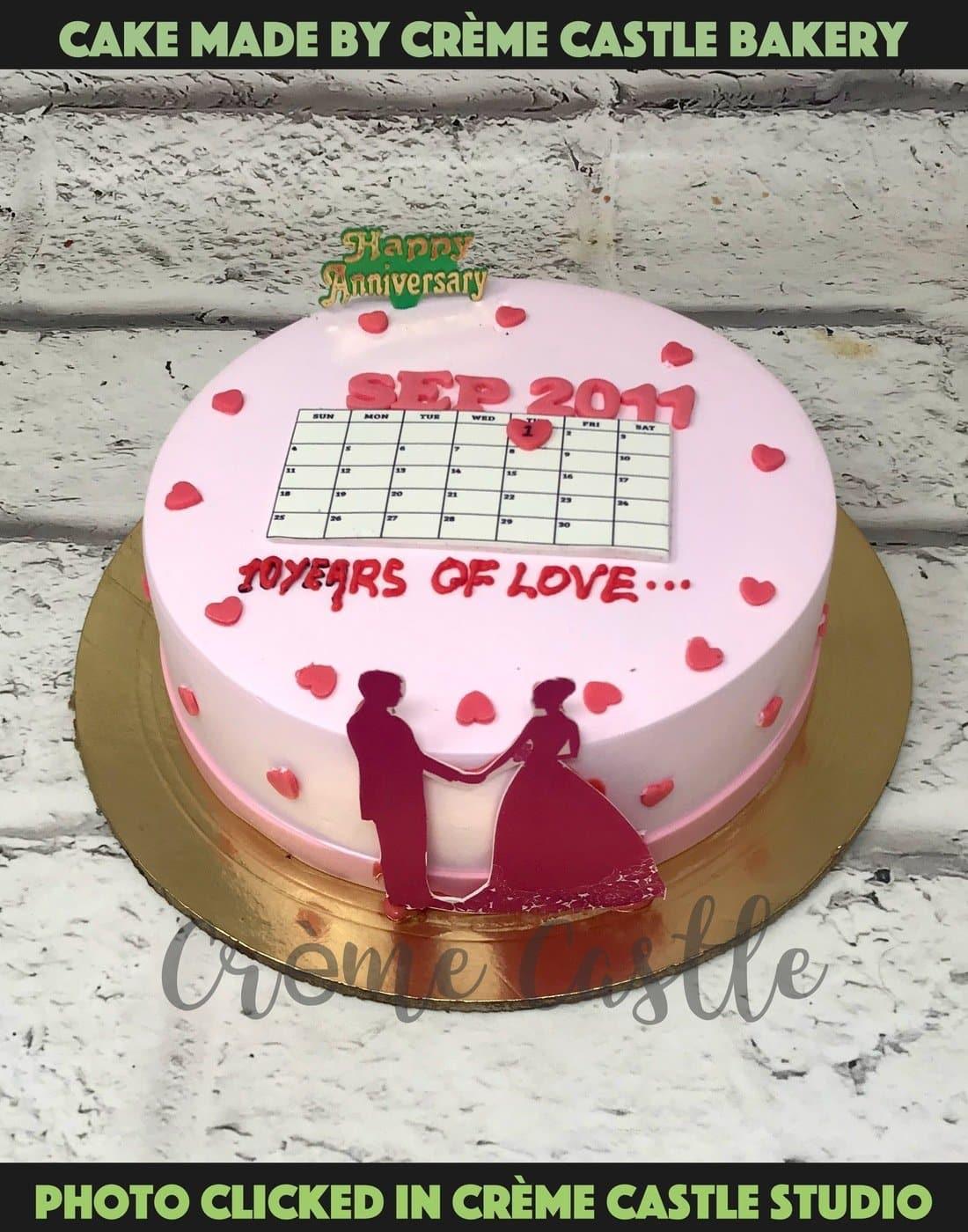 Save the Date Design Cake - Creme Castle