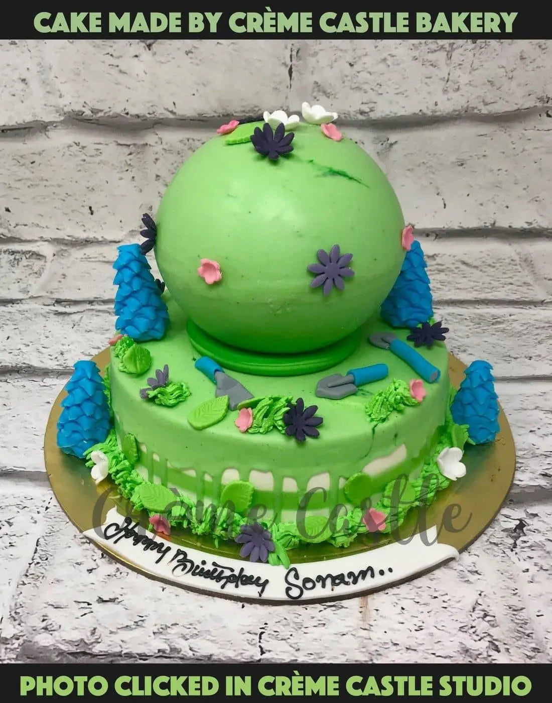 Travel Green Pinata Design Cake - Creme Castle