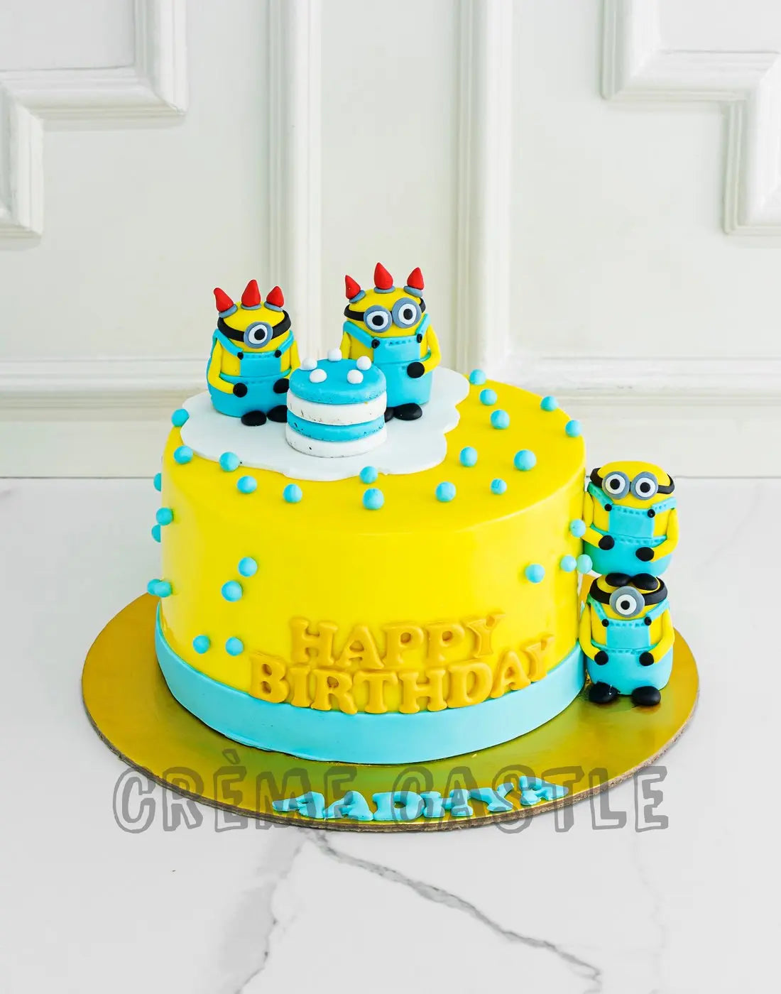 Minion Fam Party Design Cake - Creme Castle