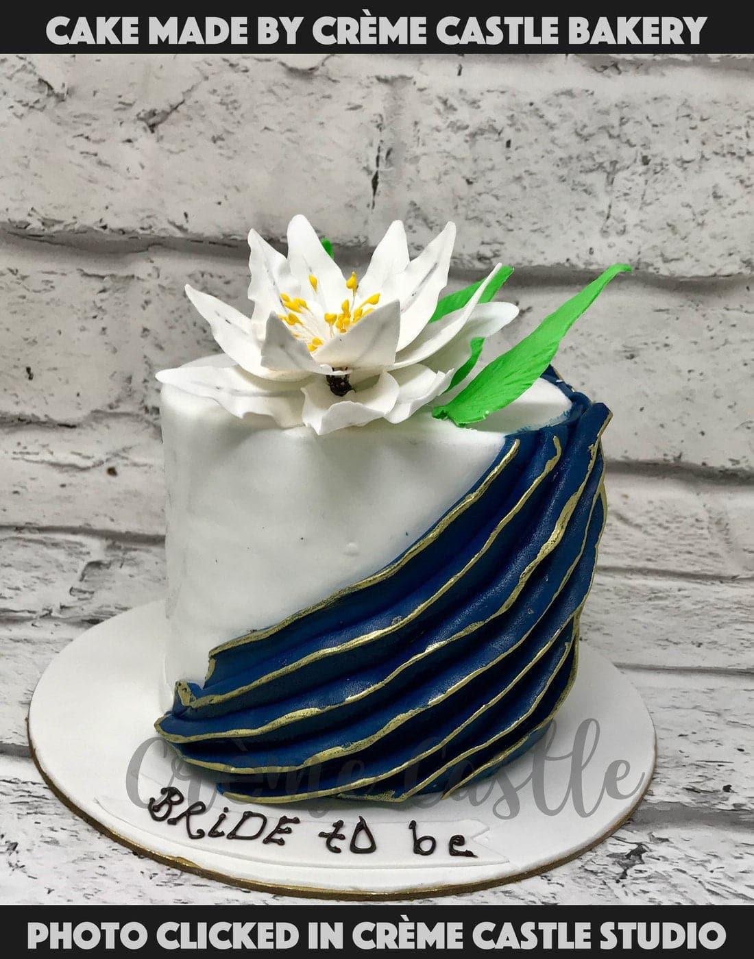 Floral blue Cake - Creme Castle