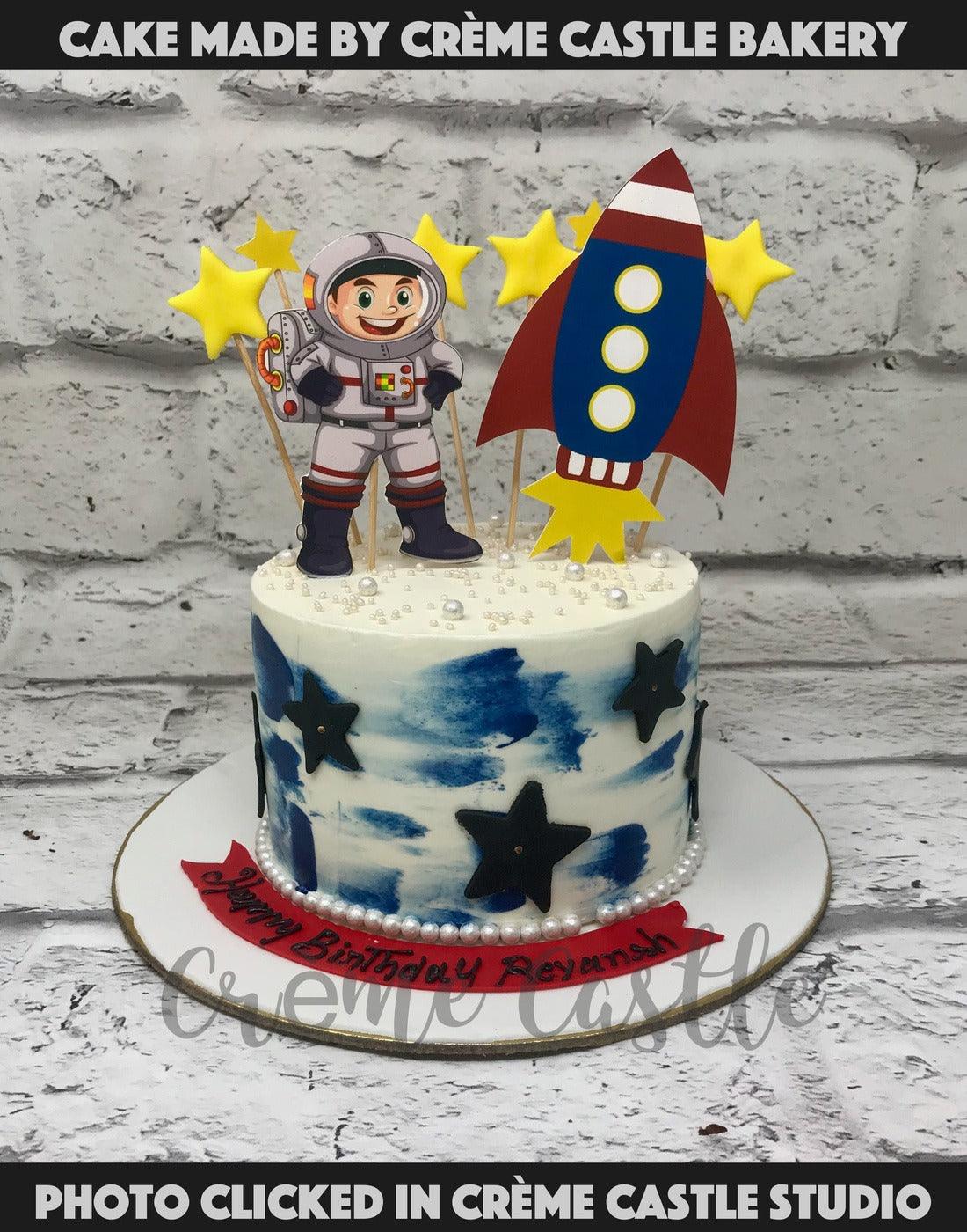 Astronaut and Spaceship Cake - Creme Castle