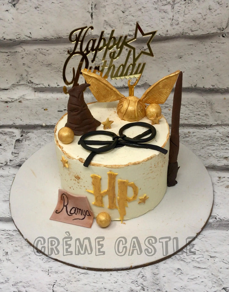 Harry Potter Cake in Gold by Creme Castle