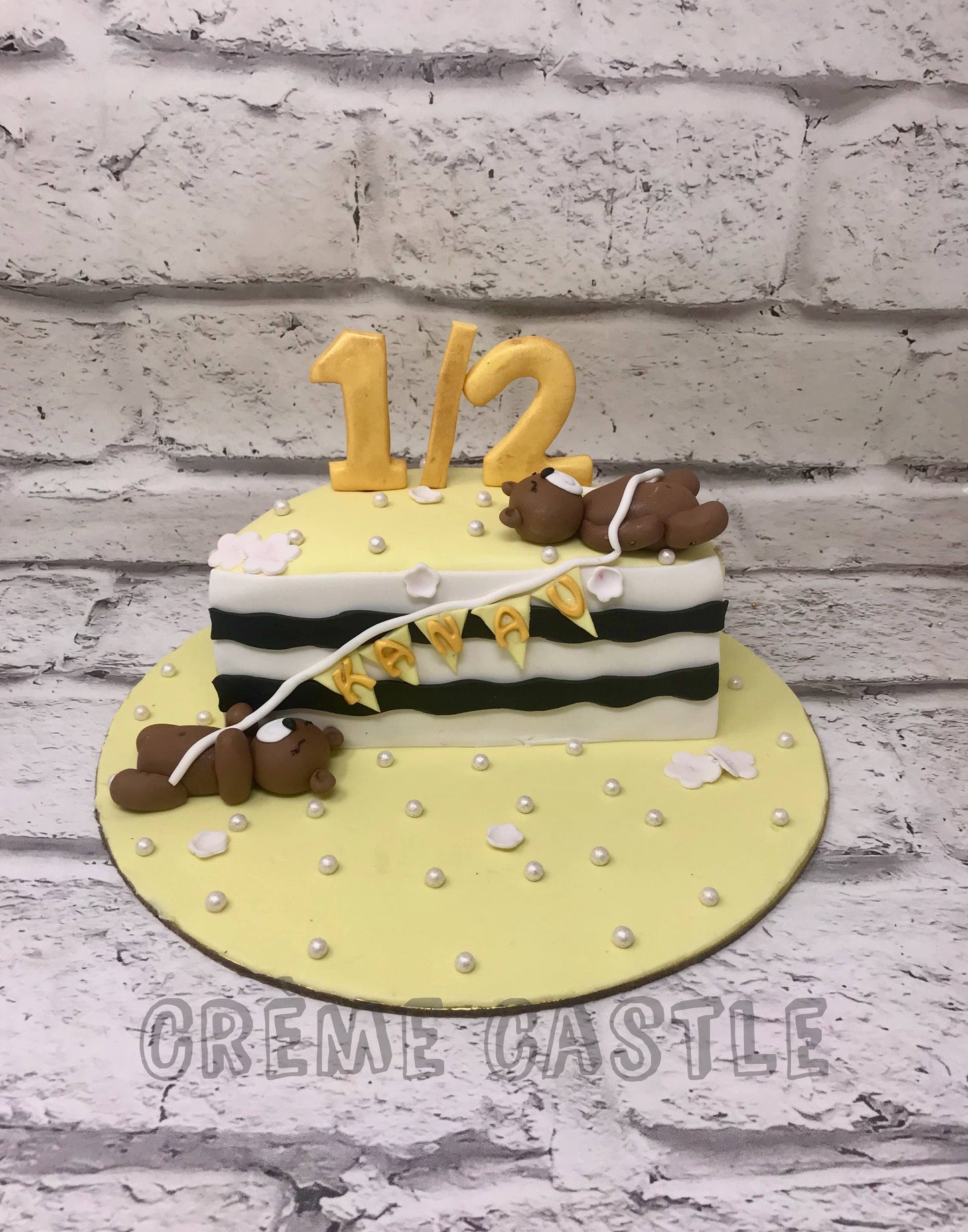 Chilling Teddies Cake Creme Castle